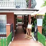 Victoria לינה וארוחת בוקר קולובז'ג